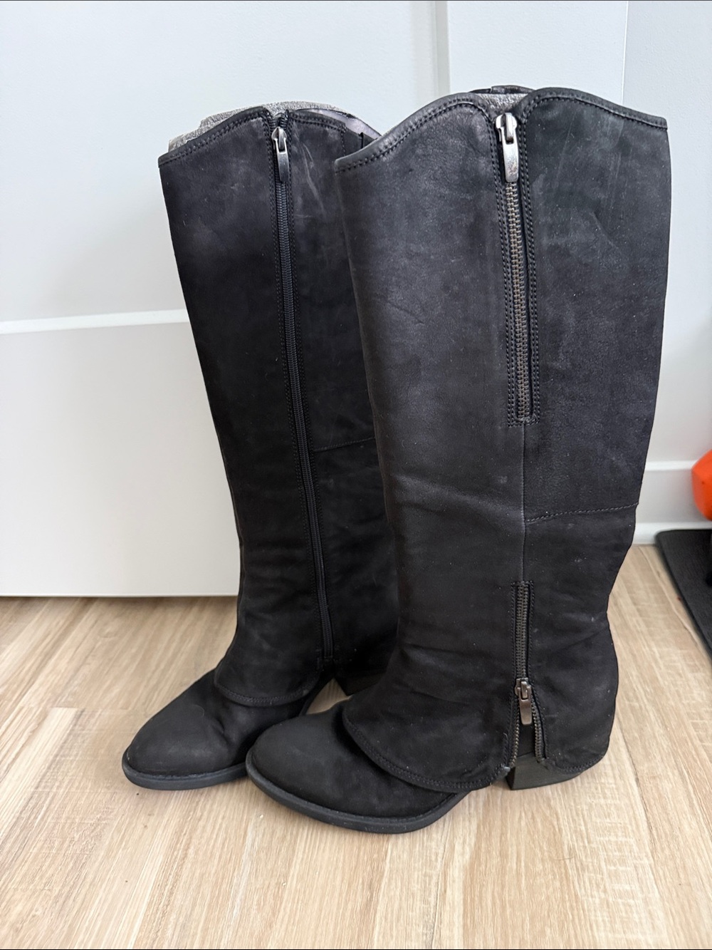 BLACK LEATHER EADARYK TALL TWO-WAY ZIP RIDING BOOTS, SIZE 8.5